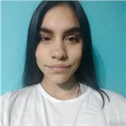 ¡Hola! Mi nombre es Valentina. Doy clases de inglés y soy estudiante de traductorado público en inglés