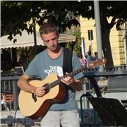 Chitarrista con esperienza di circa 14 anni. Insegno chitarra, teoria e armonia per livelli principiante e intermedio