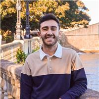 Estudiante con título B2 de inglés de Cambridge y nivel de C1