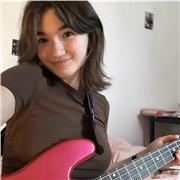 Étudiante en langues donne cours particuliers d’anglais pendant les vacances