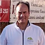 Manager e coach internazionale di Tennis, laureato in scienze Politiche Internazionale e master nel management e nel marketing sportivo con 26 anni di esperienza nel circuito tennistico internazionale