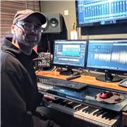 Clases de piano, guitarra, armonía, improvisación, lectura(partituras y cifrado americano). Computación aplicada a la música(MIDI