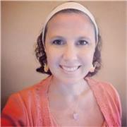 Profesora de Diseño Gráfico imparte clases a alumnos de todas las edades