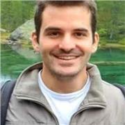 insegnante offre lezioni di matematica, chimica, storia, geografia e italiano a studenti delle medie e superiori