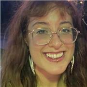 Profesora de filosofía, de psicología y de historia del arte, entre otras, disponible para ayudar en un aprendizaje significativo.