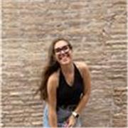 Profesora que imparte todas las materias. Des de pequeños hasta la ESO
