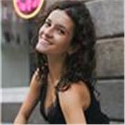 Profesora de materias especializadas en el ámbito lingüístico que busca enseñar de forma dinámica y entretenida.