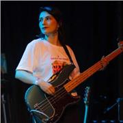 Iniciación musical en teoría, bajo, piano y guitarra acústica