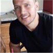 Entrenador de futbol apto par dar clases a niños y niñas hasta 14 años con niveles básicos y avanzado. 