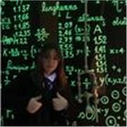 Universitaria di mediazione linguistica impartisce lezioni (ripetizioni) di inglese per studenti di ogni ordine e grado