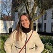 Estudiante de último curso de Ingeniería química en la USAL apta para dar clases de física y quimica y/o matemáticas 