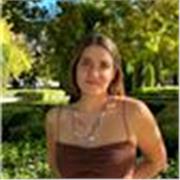 Soy una chica de 24 años, estudiante de enfermería, me encantan los niños y se me da muy bien explicar y hacer juegos interactiva