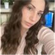 Ragazza diplomata in economia sociale appassionata all’insegnamento