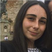 Opositora que ayuda con diferentes materias