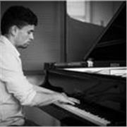 Pianista acompañante para músicos y cantantes