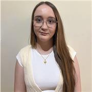 Profesora de inglés, imparte clases para alumnos de primaria, secundaria y bachillerato
