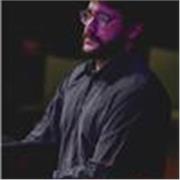 Pianista graduado en el  Conservatori Superior de Música del Liceu , con estudios de postgrado en Estados Unidos y Païses Bajos.