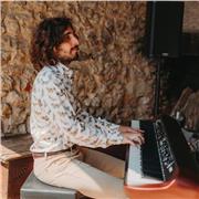 Tocar el piano es una sensación maravillosa. ¿Quieres saber qué se siente?