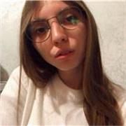Studentessa che sta conseguendo la laurea in scienze dei beni culturali presso l'università degli studi della tuscia