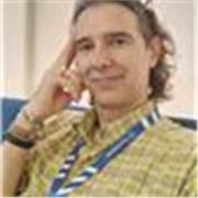 Profesor titulado con experiencia en España, Inglaterra y EEUU, doy clases a alumnos de todas las edades, sobre todo jóvenes y adu