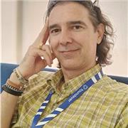 Profesor titulado con experiencia en España, Inglaterra y EEUU, doy clases a alumnos de todas las edades, sobre todo jóvenes y adu