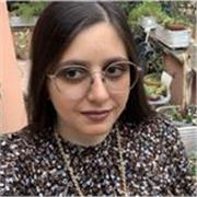 Insegnante di pianoforte rivolto a ragazzi e bambini