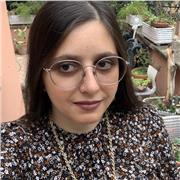 Insegnante di pianoforte rivolto a ragazzi e bambini