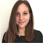 Docente di sostegno e biologa impartisce lezioni di biologia e materie scientifiche