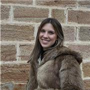 Universitaria de educación infantil, pero con experiencia en el ámbito de profesora de clases