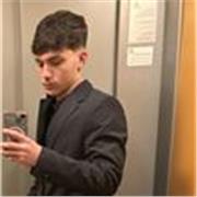 Tutor giovane e preparato offre aiuto personalizzato per recuperare e migliorare rapidamente.