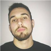 Titulado en educación primaria bilingüe especialidad inglés por la universidad de Extremadura.