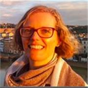 J’aide les étudiants et professionnels et à développer leur anglais avec confiance dans un contexte professionnel 