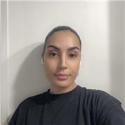 Professeur particulier donne des cours de maths au étudiant de collège