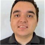 Maestro de inglés con experiencia en impartir clases a niños y adultos