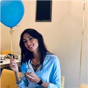 Docente di italiano impartisce lezioni di italiano storia e geografia