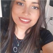 Professora de Inglês e matemática ensina crianças