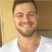 Conhecimento da língua inglesa com experiência no exterior bem como certificados de conclusão