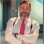 Directivo experimentado dispuesto a acompañar a profesionales en el aprendizaje del español