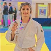 As a passionate and dedicated football coach, I bring a wealth of experience and a deep love for the game. My coaching philosophy