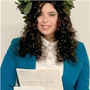 Laureata in scienze ambientali impartisce lezioni di matematica, chimica, biochimica, biologia, scienze