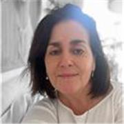 Profesor de economía para estudiantes de secundaria y grado