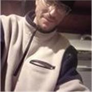 Assistente di laboratorio.
Una figura che insegna ad usare mani e attrezzi. Mentre accompagna la figura portante e selezionata.