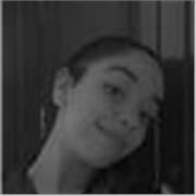 Soy hablante nativa de español, con nivel C1 en inglés, y disfruto creando clases dinámicas y adaptadas a cada estudiante.