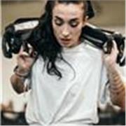 Insegnante di personal trainer qualificata con livello P1 e Hyrox coach accademy. Programmi di lavoro anche a distanza