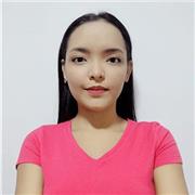 Profesor imparte clases a niños de todas las edades