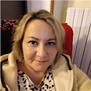 Laureata in lingue e letterature straniere moderne impartisce lezioni di inglese e tedesco