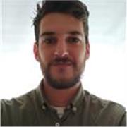 Profesor de Lengua Castellana imparte clases de refuerzo para estudiantes de Primaria