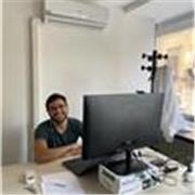 Ingegnere informatico offre lezioni di programmazione ragazzi superiori 