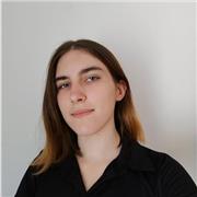 Estudiante que ha terminado el bachillerato con una media superior a lo habitual