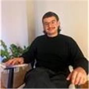 Graduado en Liderazgo Emprendedor e Innovación (LEINN), especializado en desarrollo personal, liderazgo e inteligencia emocional.